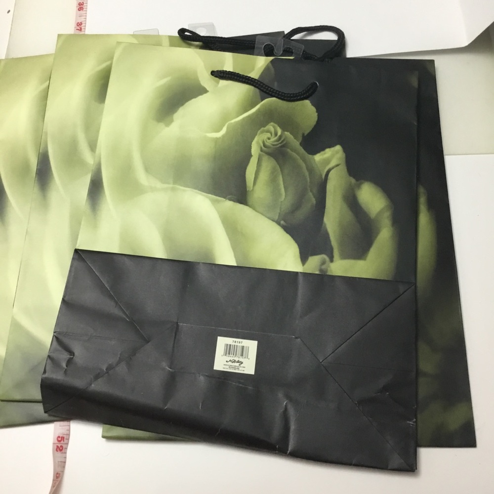 Paper Gift Bags Bundle - Picture 4 of 7